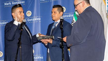 Asm. González being sworn-in by Speaker Emeritus Pérez